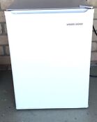 Black Decker Bcfa27 2 7 Cu Ft Compact Refrigerator With Freezer White